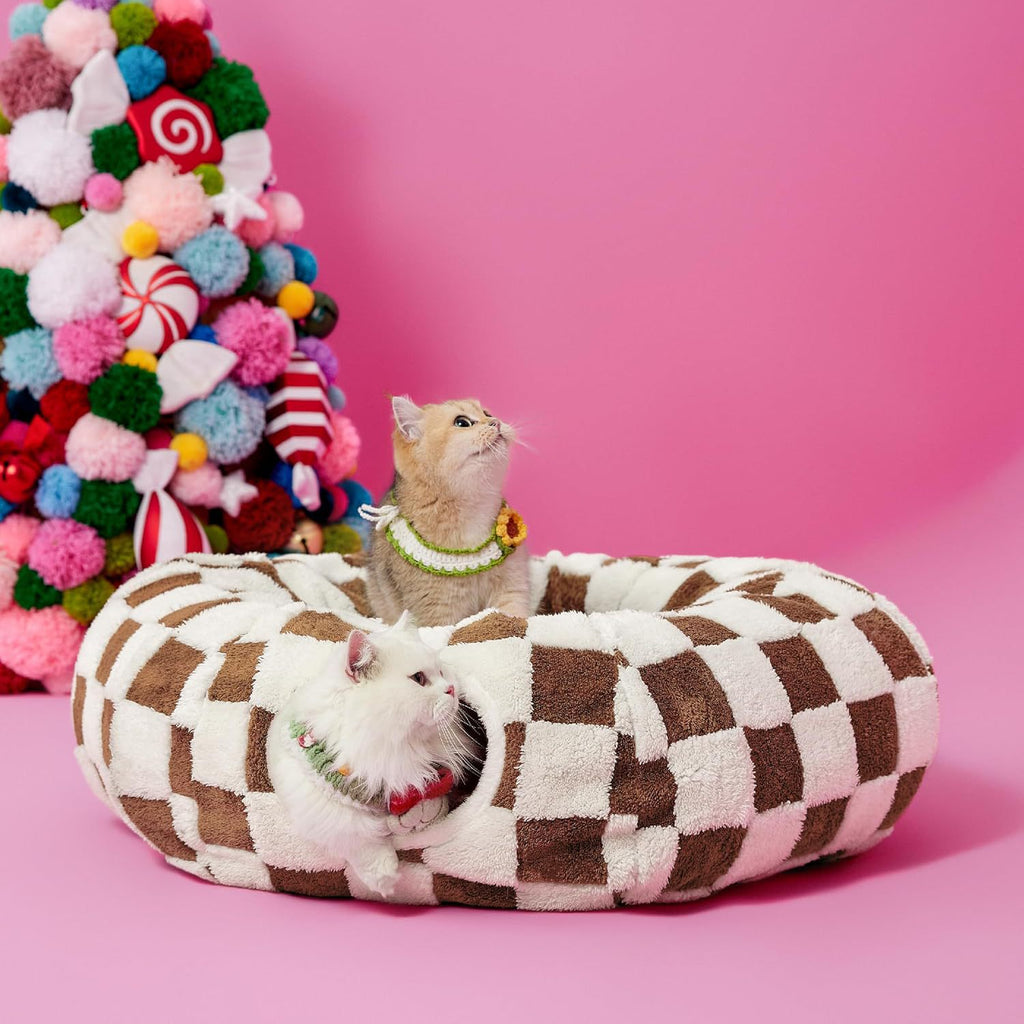 2-in-1 Cat Tunnel Bed  Daisy 80cm - Plush Donut Pet Cave & Play Tube - Detachable Washable Cushion & Interactive Hanging Toy for Indoor Cats